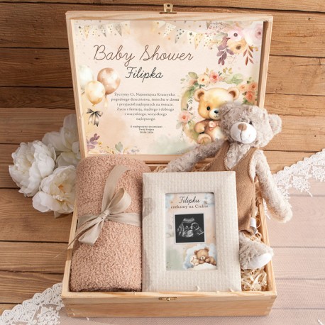 PREZENT na Baby Shower dla dziecka w skrzyni Z PODPISEM Kocyk, maskotka i ramka z personalizacją