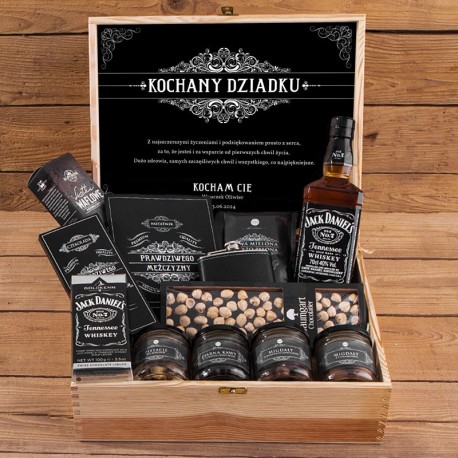 PREZENT dla Dziadka w skrzyni Z PODPISEM z Jack Daniels, piersiówką i słodyczami