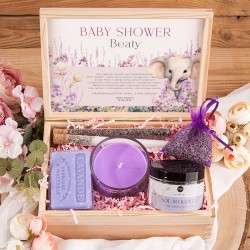 PREZENT na Baby Shower dla przyszłej Mamy w skrzynce Z PODPISEM Zestaw lawendowy
